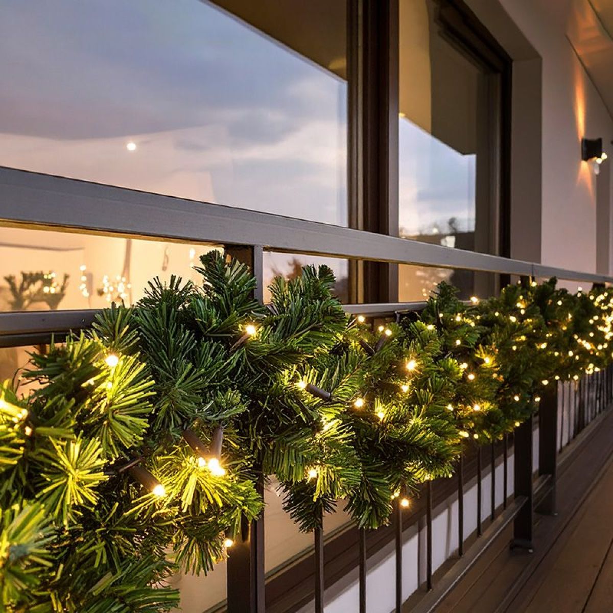 Solight LED vánoční girlanda s jehličím, 7m, 112x LED, časovač, 230V, IP44