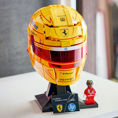 LEGO® Editions 43022 Helma Lewis Hamilton ze Scuderia Ferrari HP