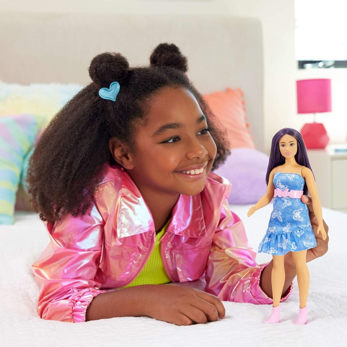 Barbie Modelka - modré šaty s motýlky