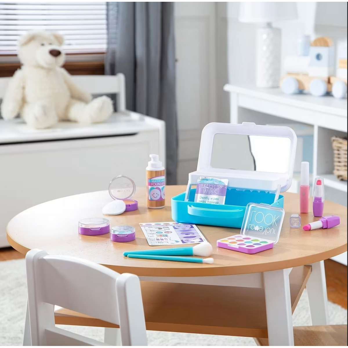 Melissa & Doug make up studio
