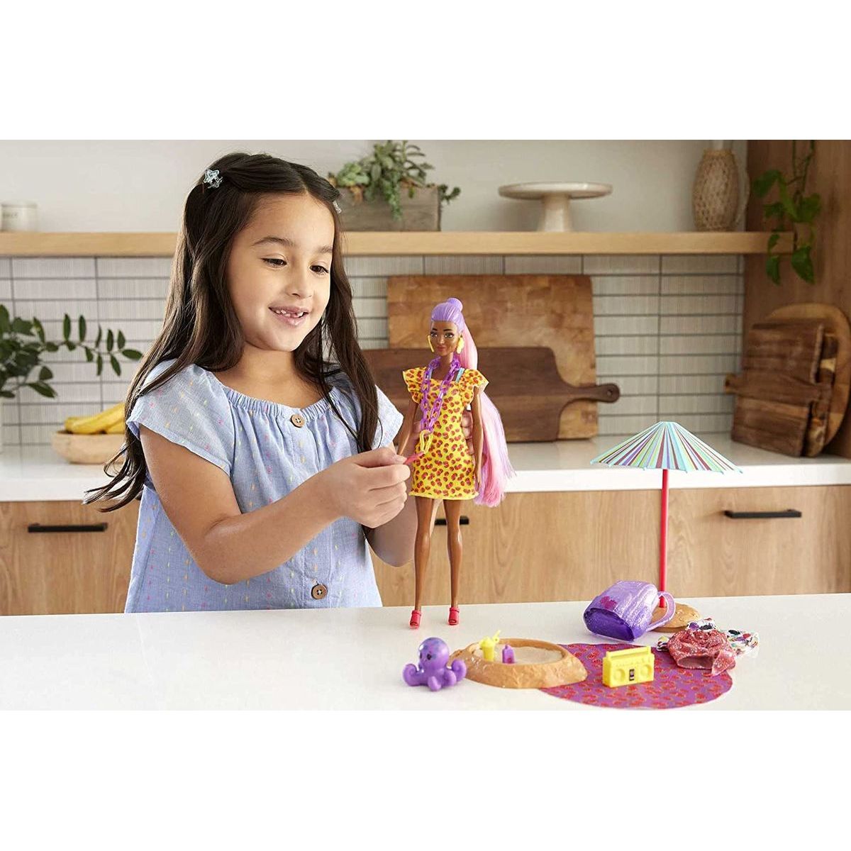 Mattel Barbie Color Reveal panenka pěna plná zábavy Jahoda