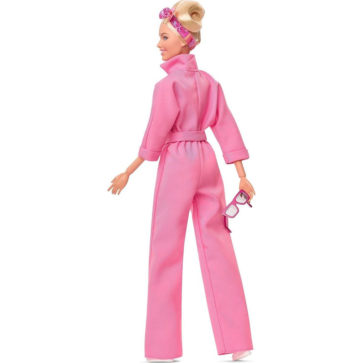 Barbie v růžovém kalhotovém filmovém overalu