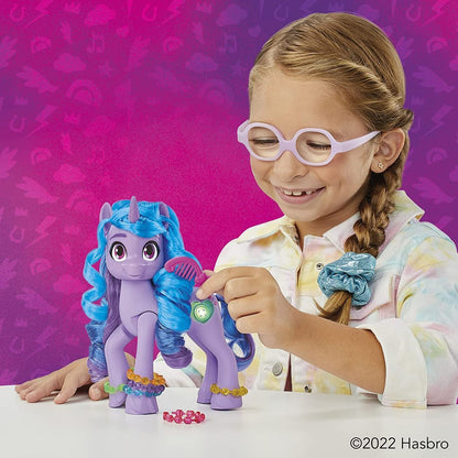 Hasbro My Little Pony Izzy objev v sobě jiskru