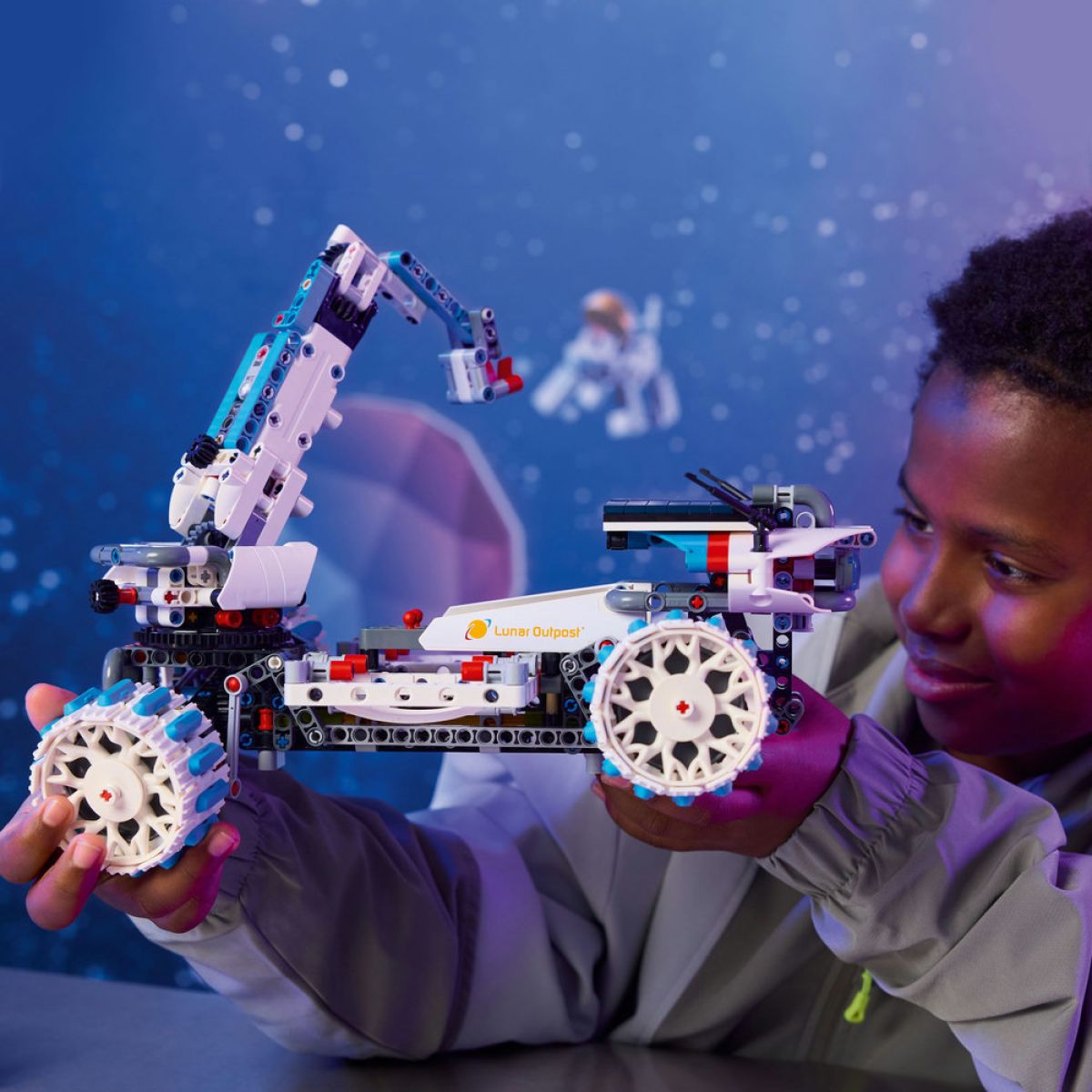 LEGO® Technic 42211 Lunární rover Lunar Outpost™