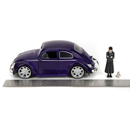 Jada Wednesday auto 1972 VW Beetle 1:24 a figurka Wednesday
