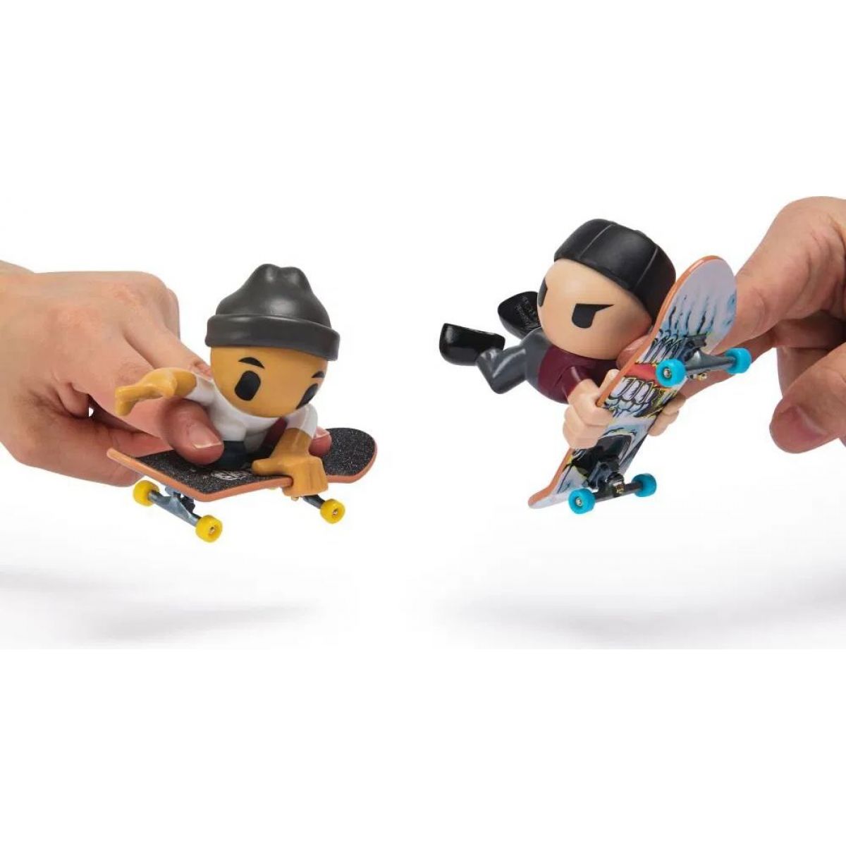 Tech Deck SK8 Crew fingerboard s figurkou Dvojbalení černá čepice a černá kšiltovka