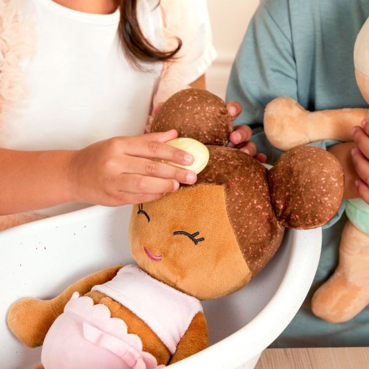 LullaBaby Panenka plyšová do vany Light Brown Hair