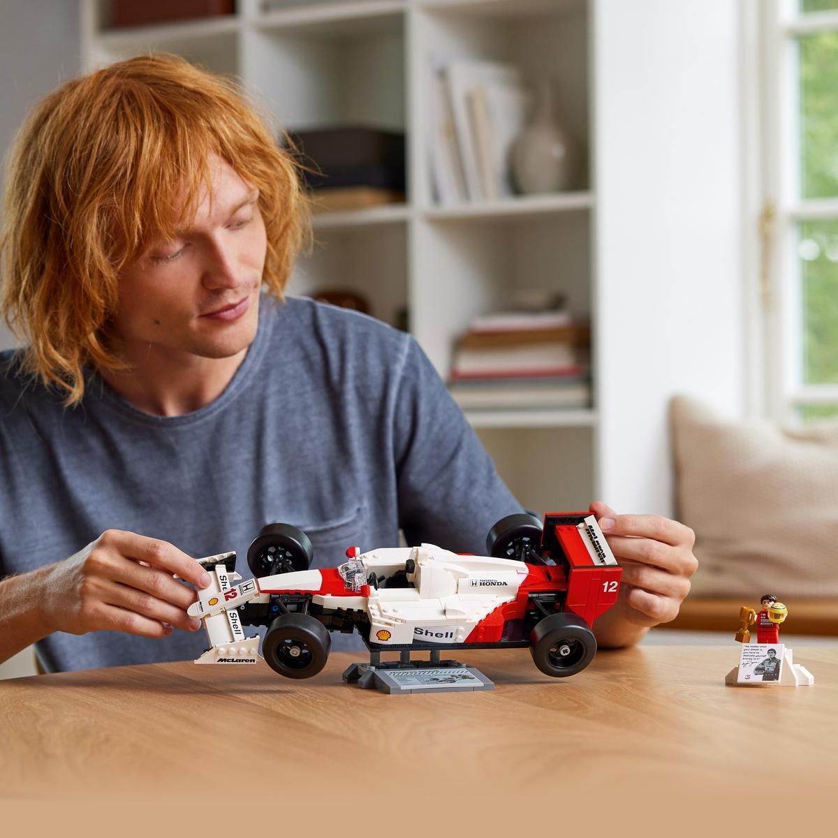 LEGO® Icons 10330 McLaren MP4_4 a Ayrton Senna