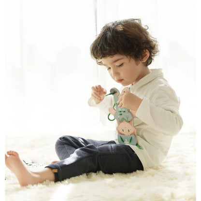 Rappa Dřevěná navlékačka oblékací holka
