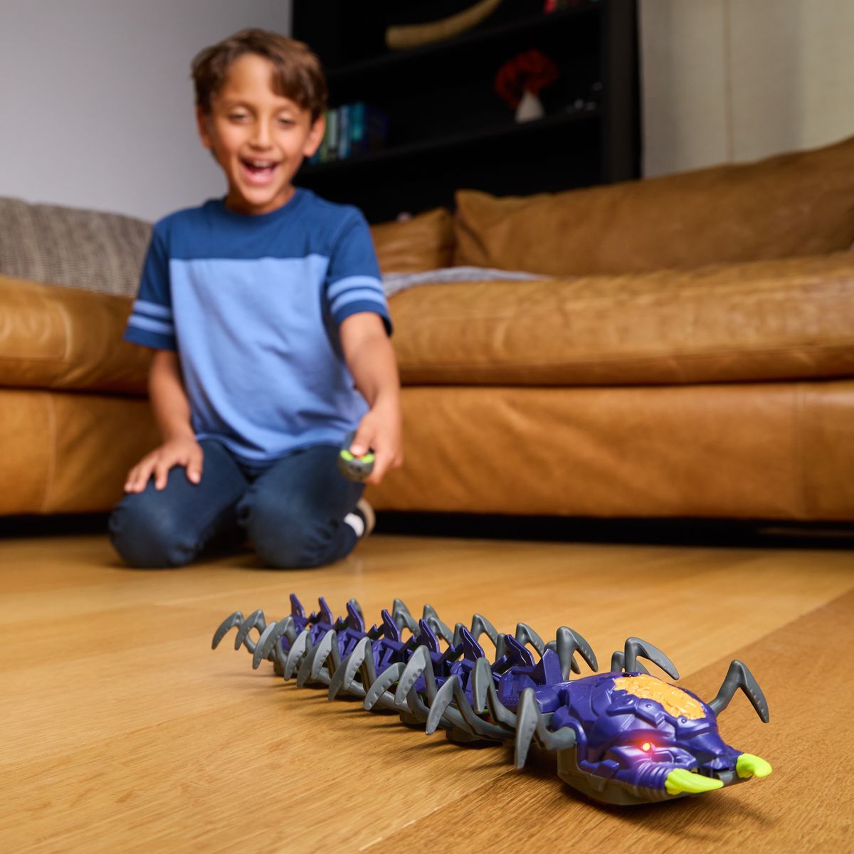 Spin Master HEX Bots vystřelující stonožka