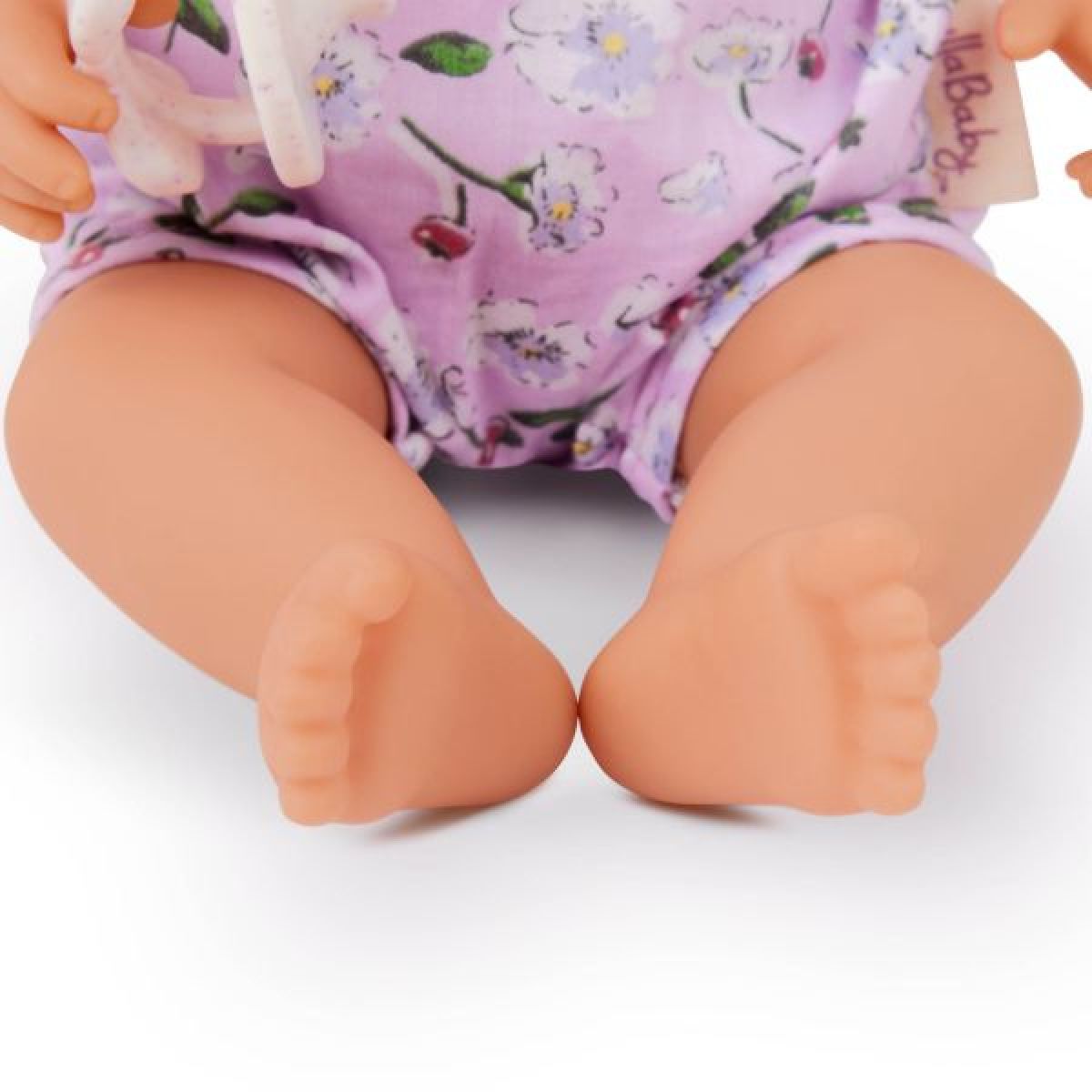 LullaBaby Panenka 35 cm v overalu s čelenkou Floral Lila