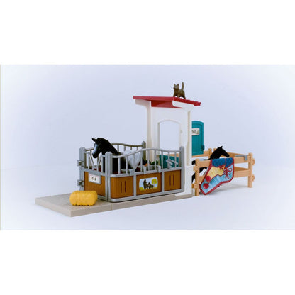 Schleich 42611 Box pro koně s křeslem a hříbětem