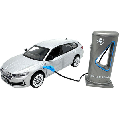 Sparkys 1:35 Škoda Superb IV Combi Stříbrně šedá + nabíjecí stanice