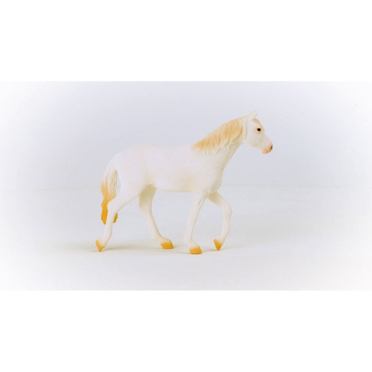 Schleich 13959 Zvířátko Klisna plemene Camarillo