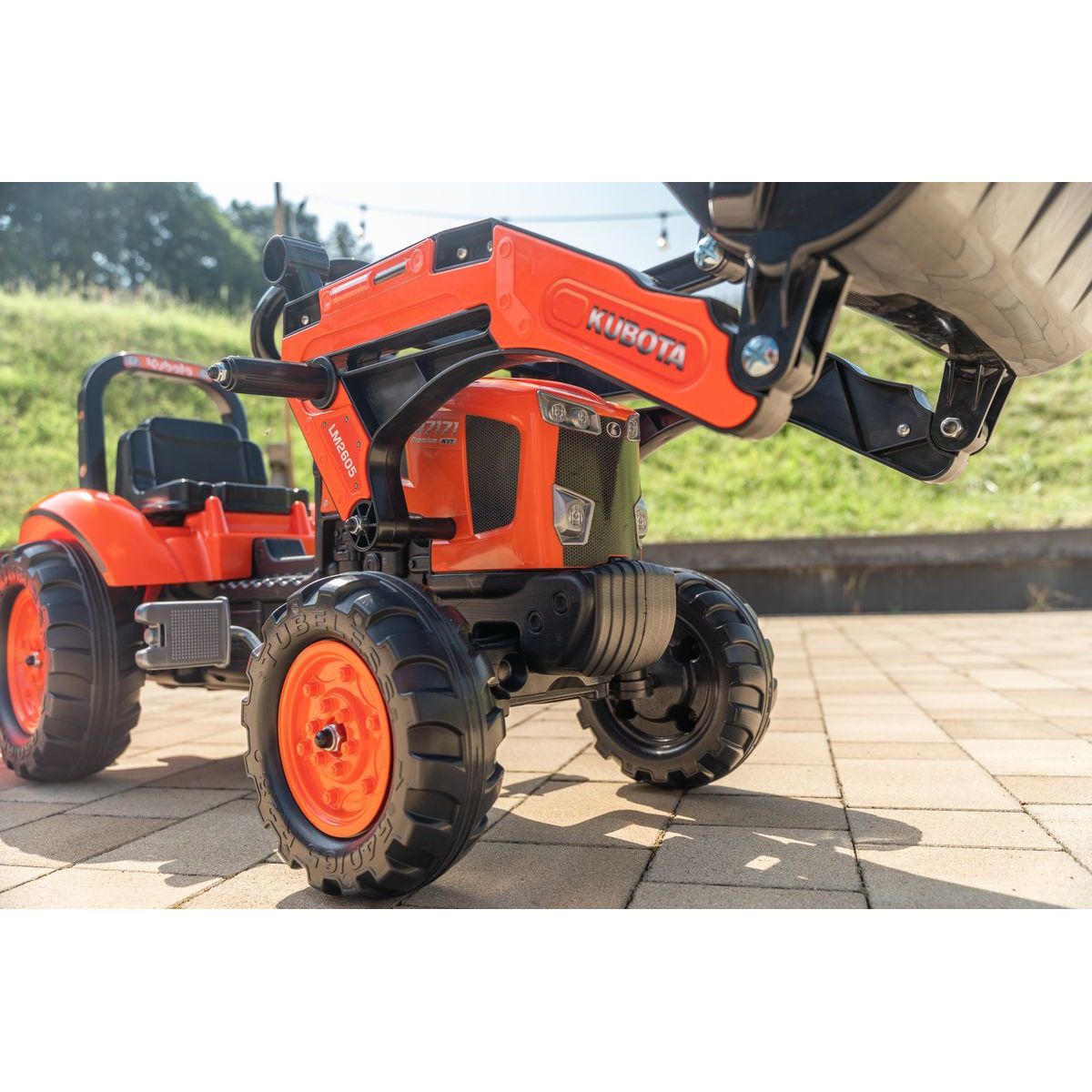 Falk Traktor šlapací Kubota M7171 s valníkem a přední lžící oranž