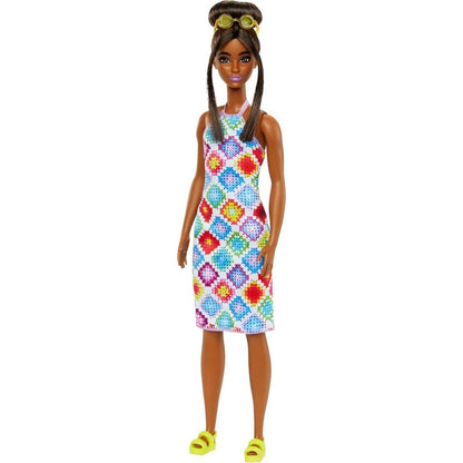 Mattel Barbie modelka barevné háčkované šaty