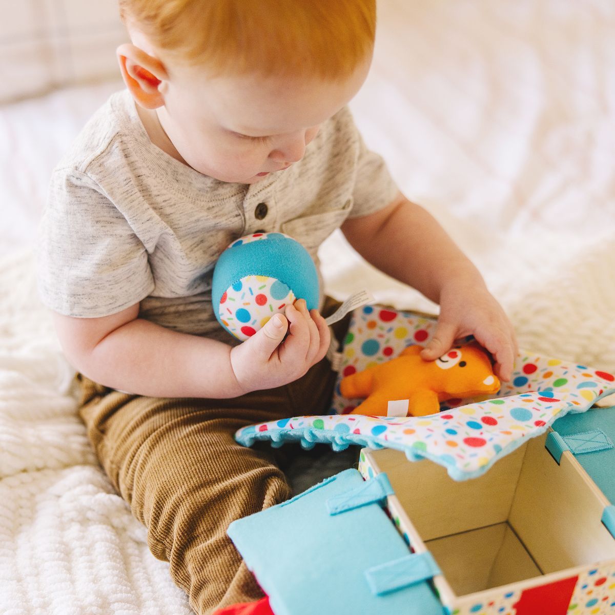 Melissa & Doug Dřevěná dárková krabička s překvapením