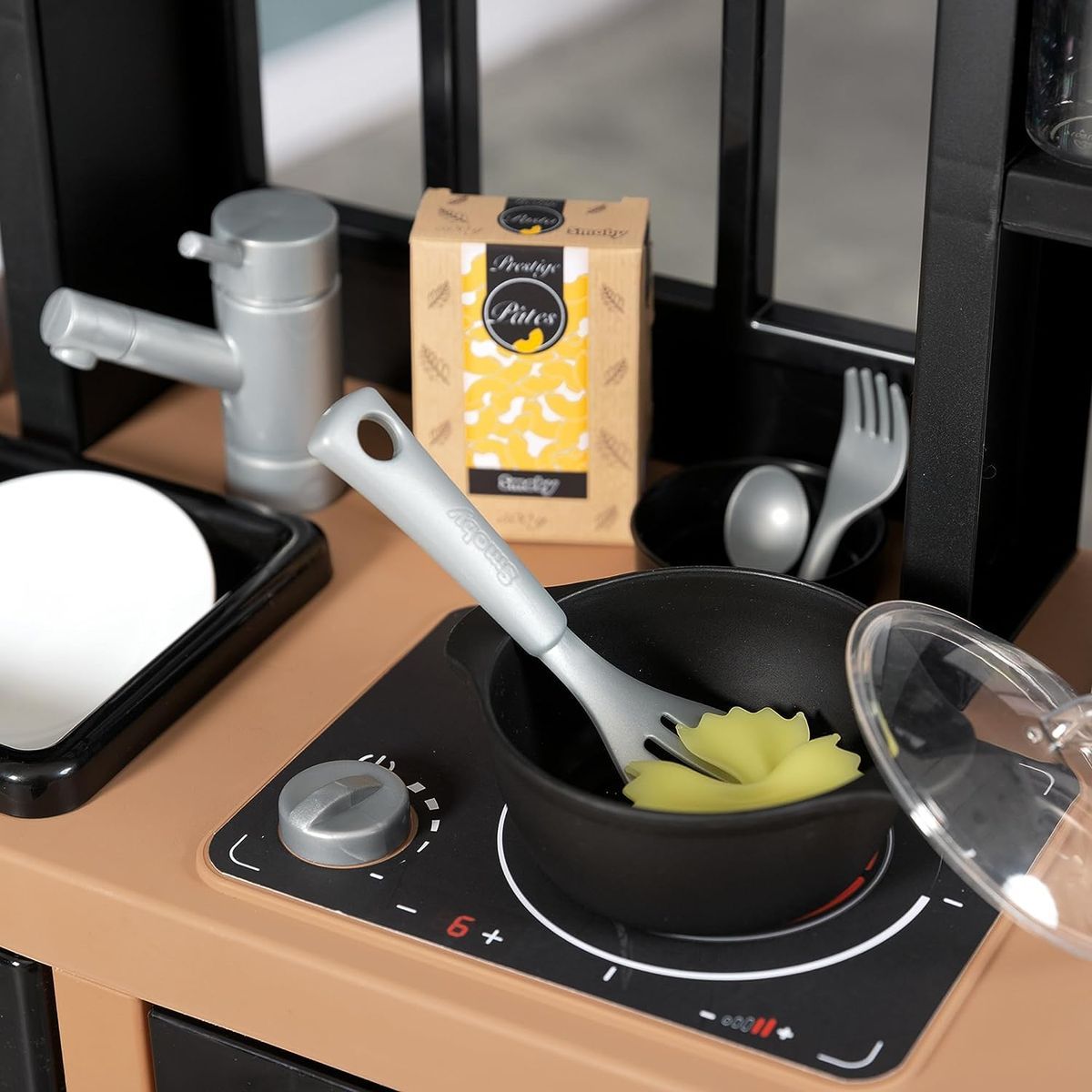 Smoby Kuchyňka Loft s bohatým příslušenstvím