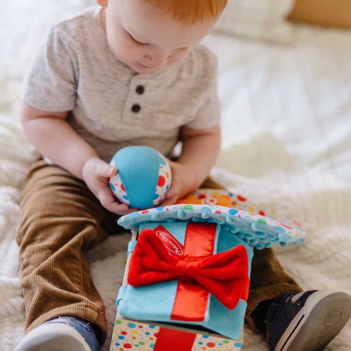 Melissa & Doug Dřevěná dárková krabička s překvapením