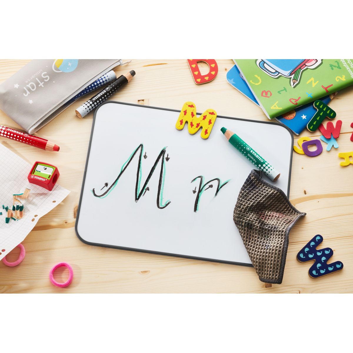 Suchý popisovač na tabuli a flipchart STABILO MARKdry 4 ks sada s ořezávátkem a hadříkem