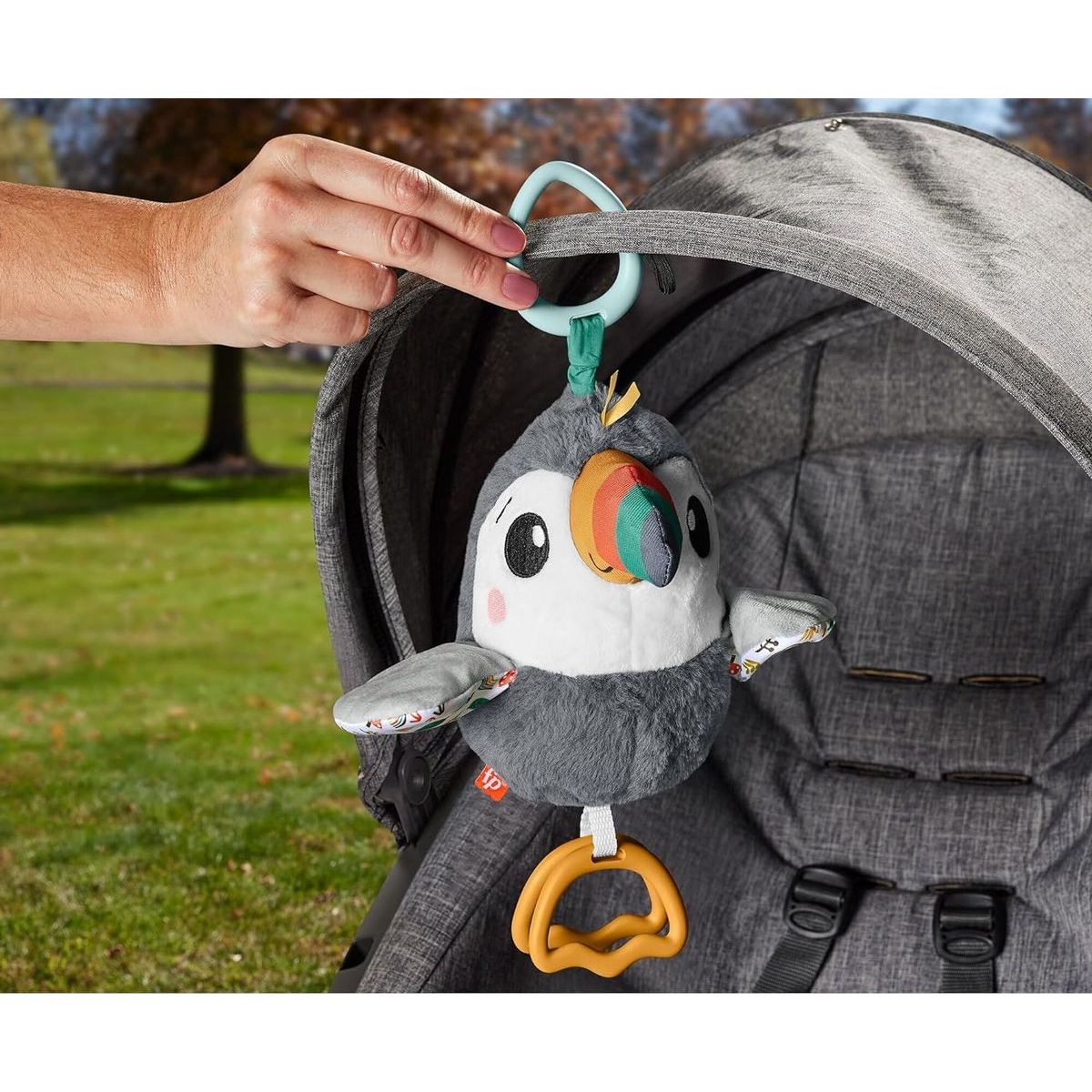 Fisher Price natahovací mávající Tukan