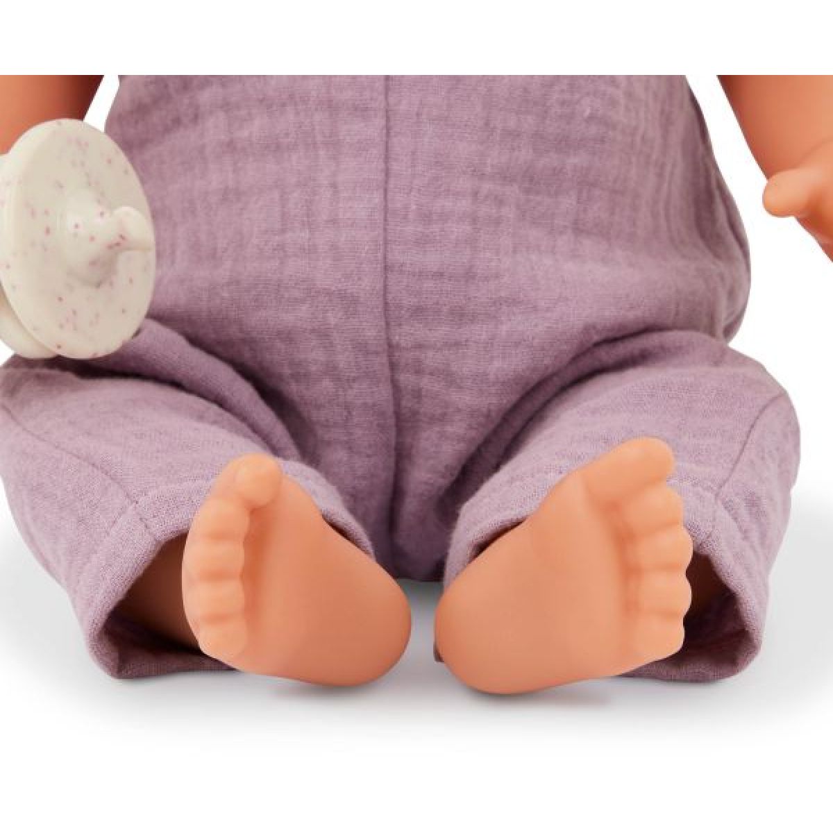 LullaBaby Panenka 35 cm v overalu s čelenkou Lila