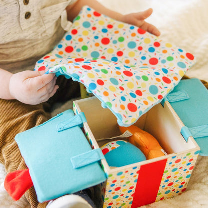 Melissa & Doug Dřevěná dárková krabička s překvapením