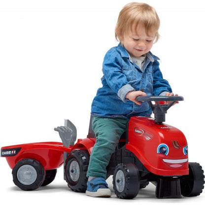 Falk Odstrkovadlo traktor Baby Case IH červený s vlečkou, lopatkou a hrabičkami