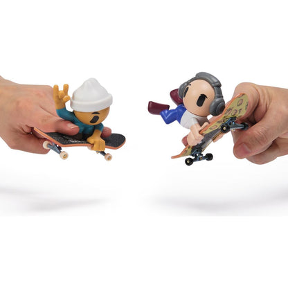 Tech Deck Sk8 Crew fingerboard s figurkou Dvojbalení bílá čepice a šedá sluchátka