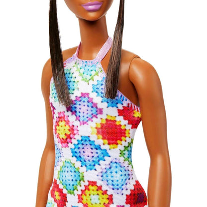 Mattel Barbie modelka barevné háčkované šaty