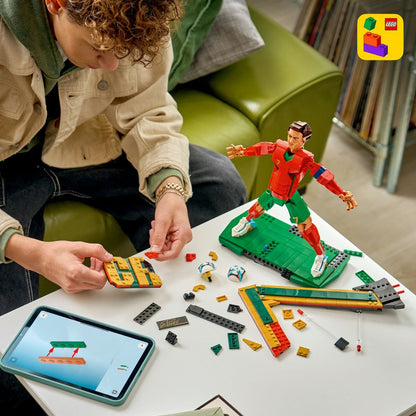 LEGO® Editions 43016 Cristiano Ronaldo - Fotbalová legenda