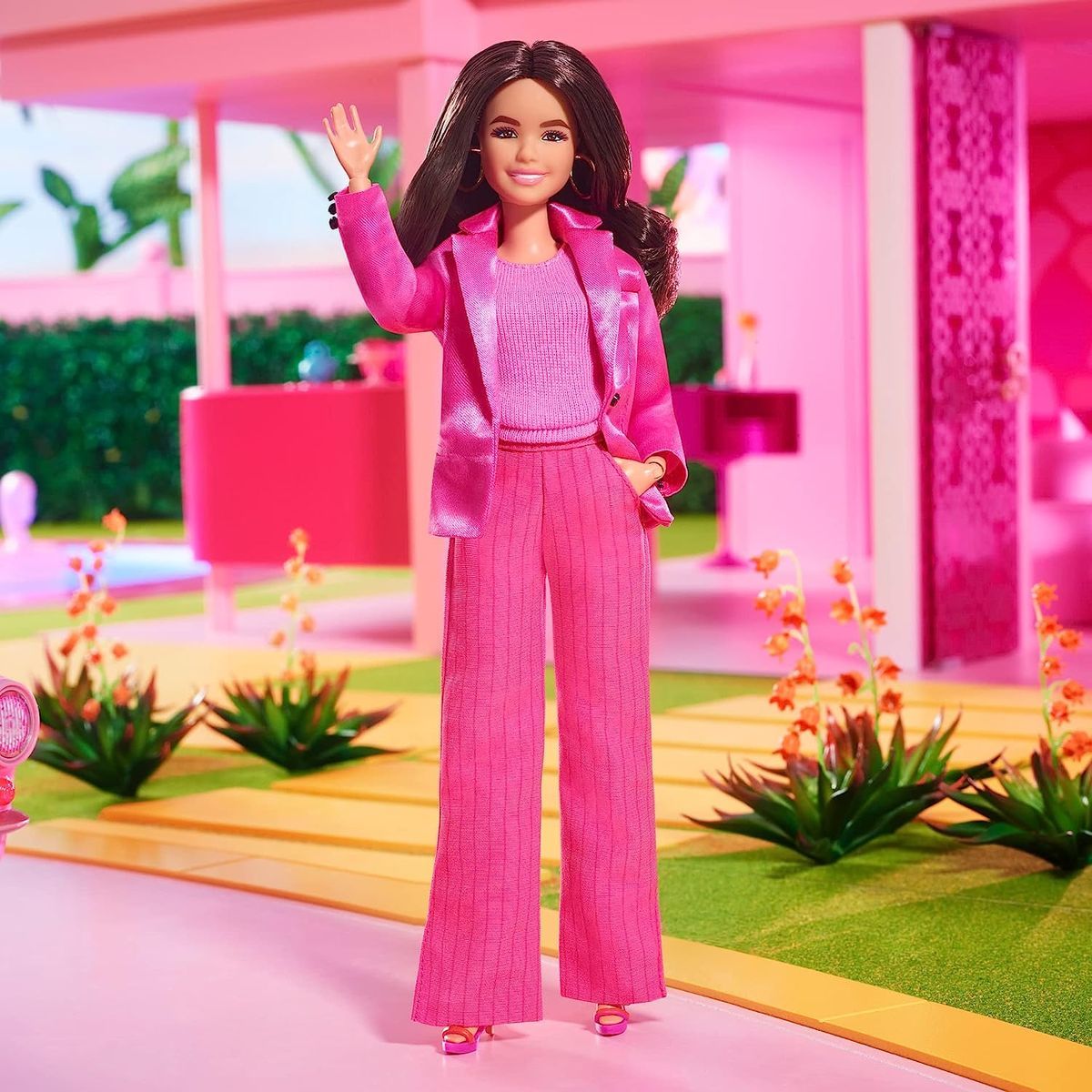 Barbie Kamarádka v ikonickém filmovém outfitu HPJ98