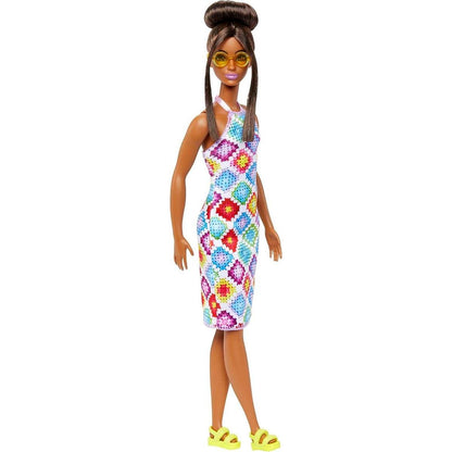 Mattel Barbie modelka barevné háčkované šaty