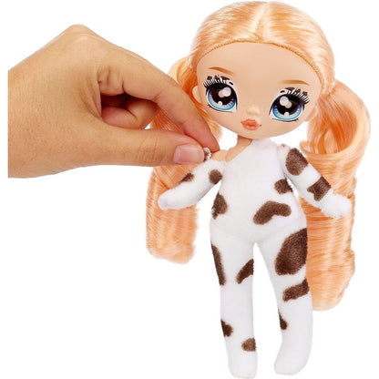 Na! Na! Na! Surprise Fuzzy panenka Cow Girl