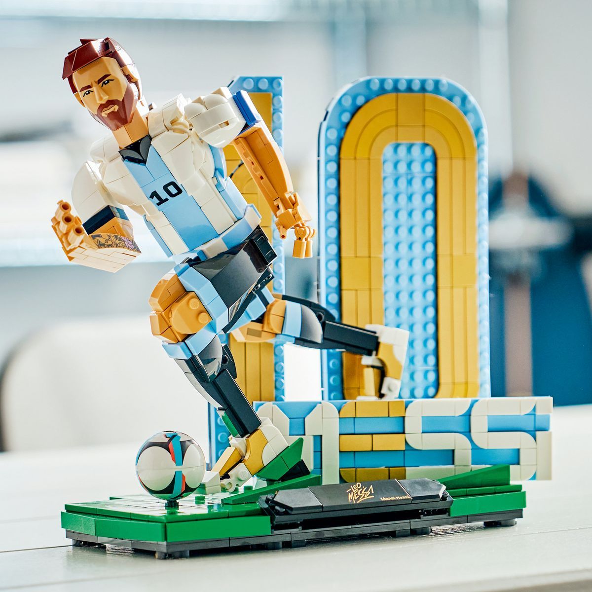 LEGO® Editions 43015 Lionel Messi - Fotbalová legenda
