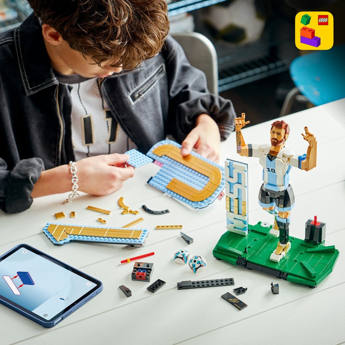 LEGO® Editions 43015 Lionel Messi - Fotbalová legenda