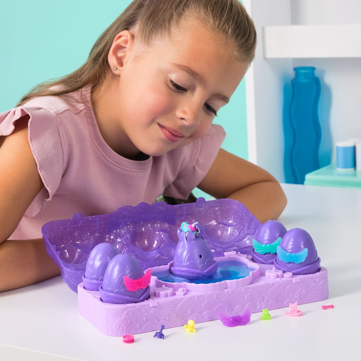 Hatchimals karton zvířátek neónová duha