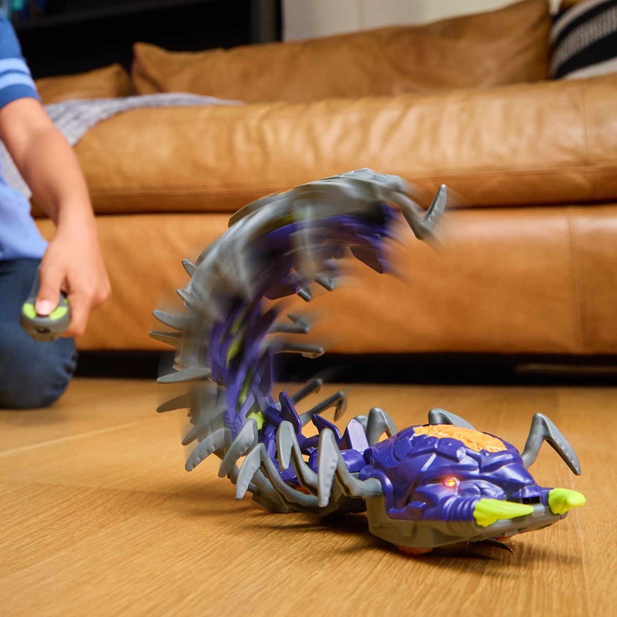 Spin Master HEX Bots vystřelující stonožka