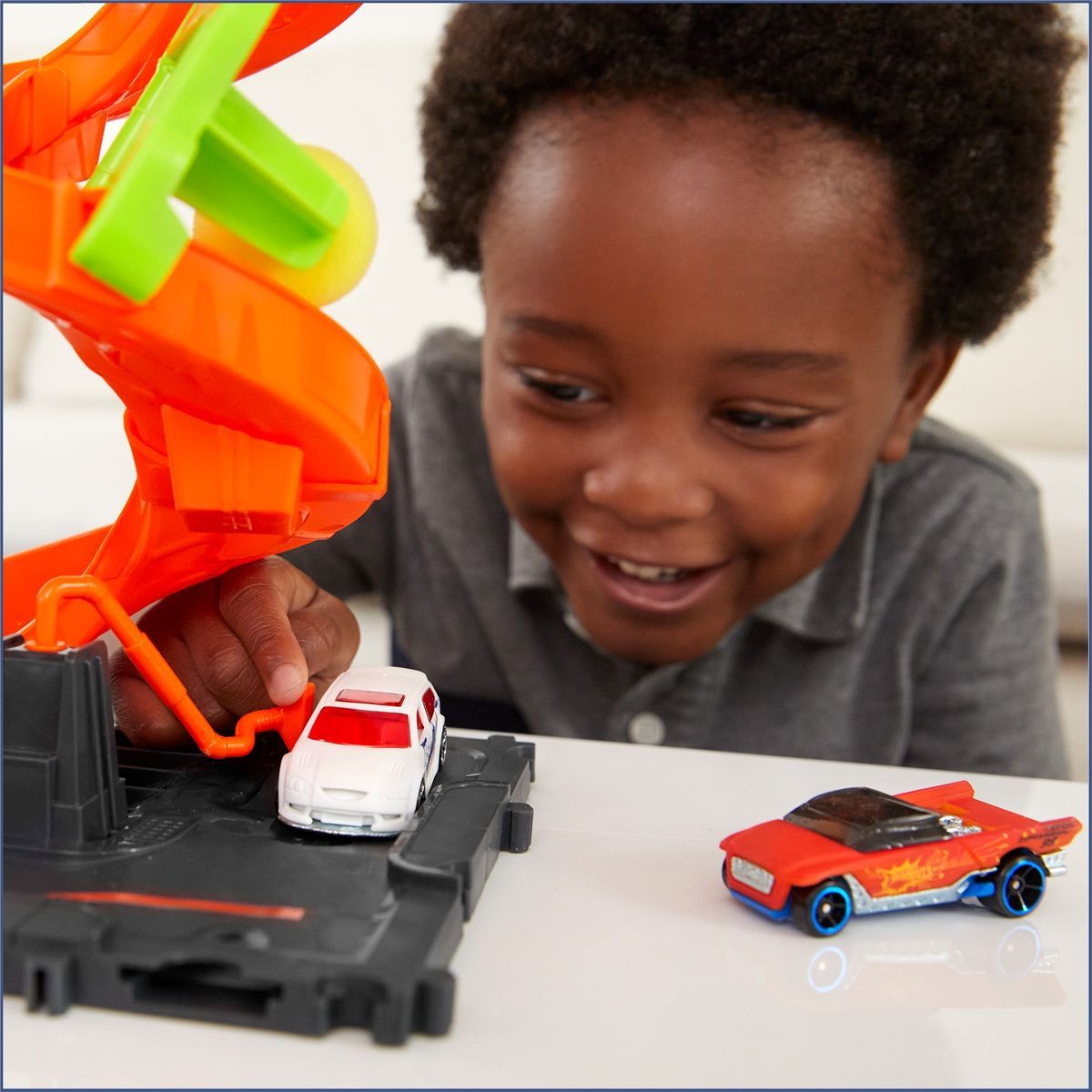 Hot Wheels City Color Shifters automyčka se spirálou