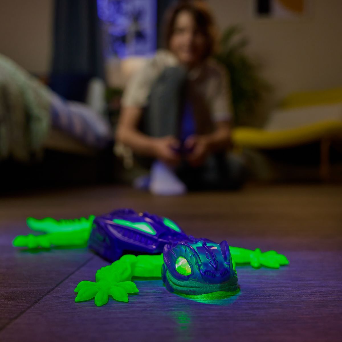 Spin Master HEX Bots RC fosforeskující Gekon lezoucí po stěnách