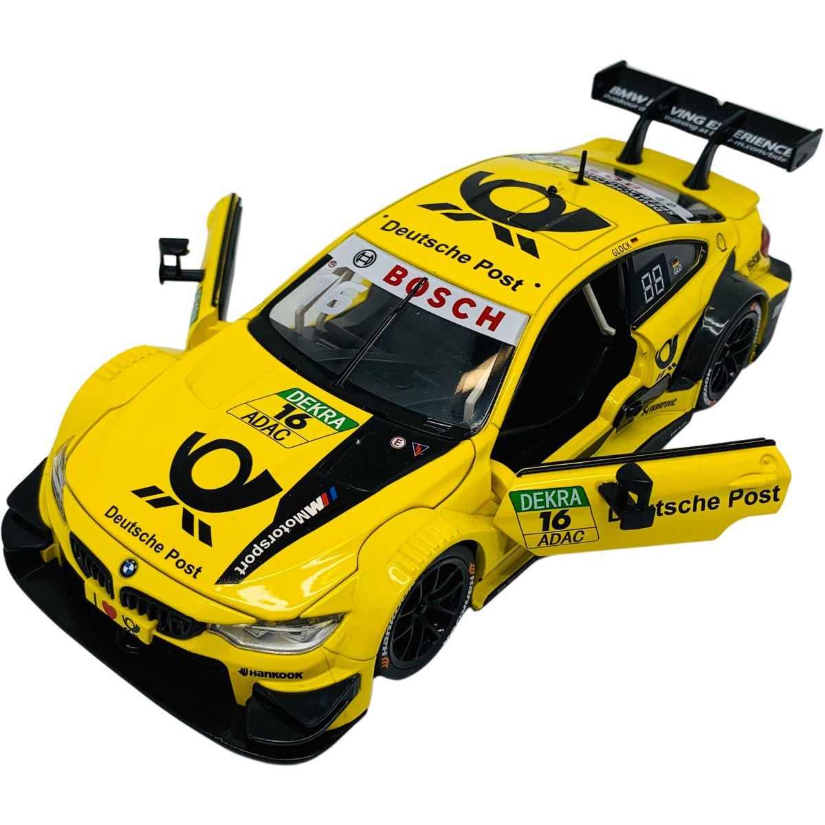 Sparkys 1:24 BMW M4 DTM žluté
