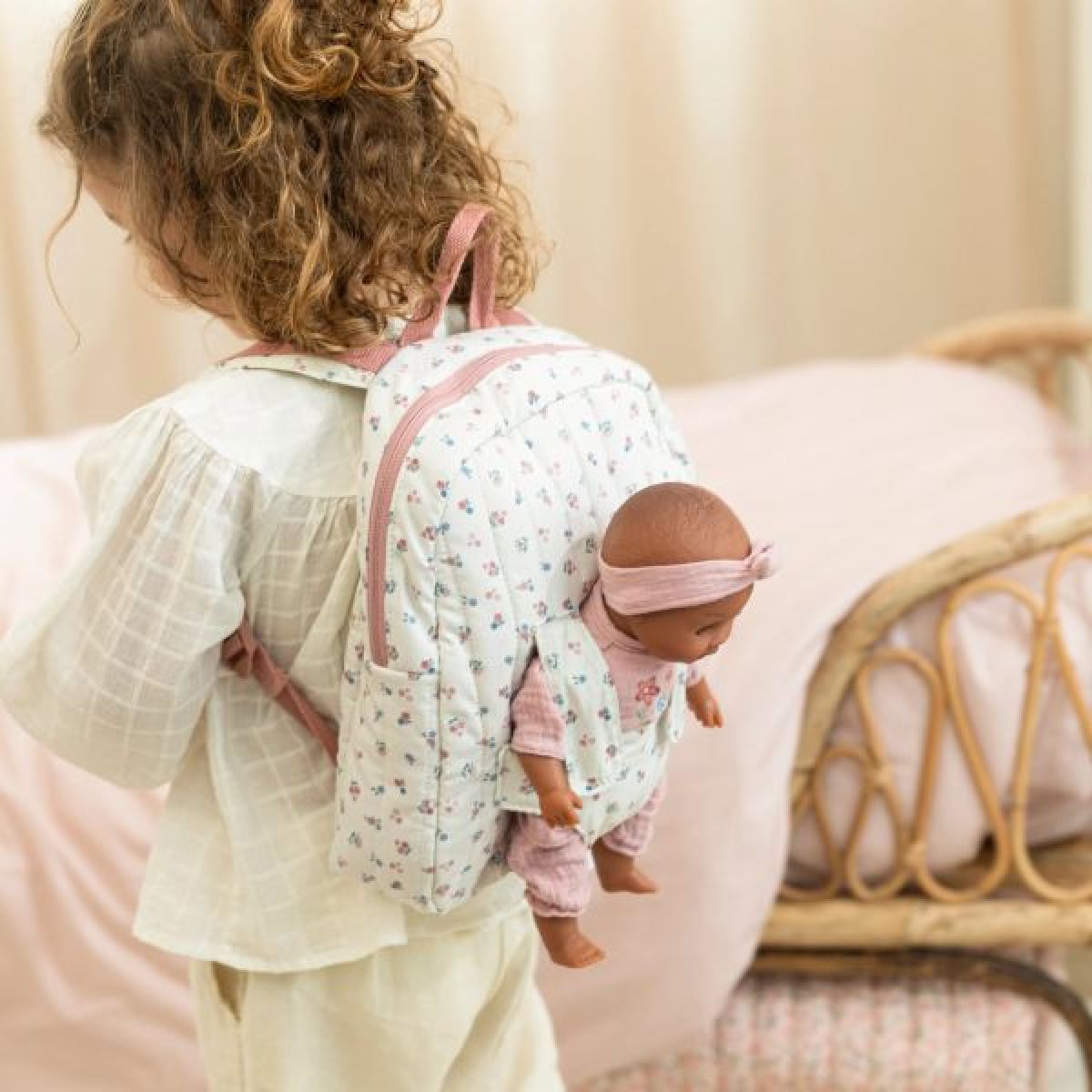 Little Dutch Batůžek s nosítkem pro panenky Pink