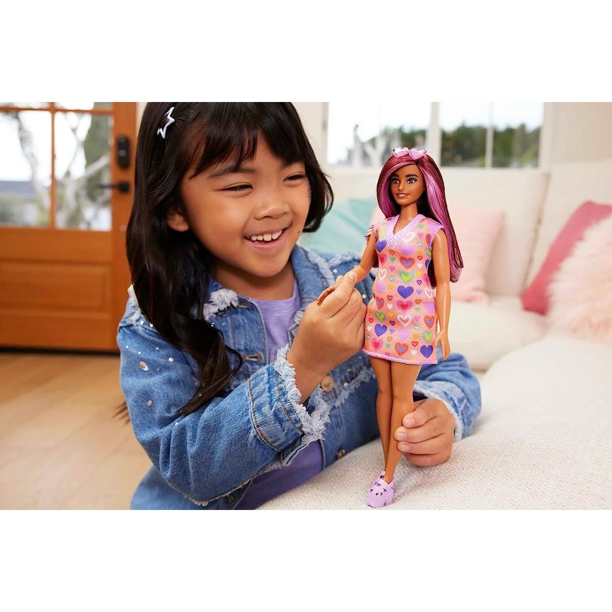 Barbie modelka šaty se sladkými srdíčky