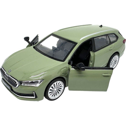 Sparkys 1:35 Škoda Superb IV Combi zelené