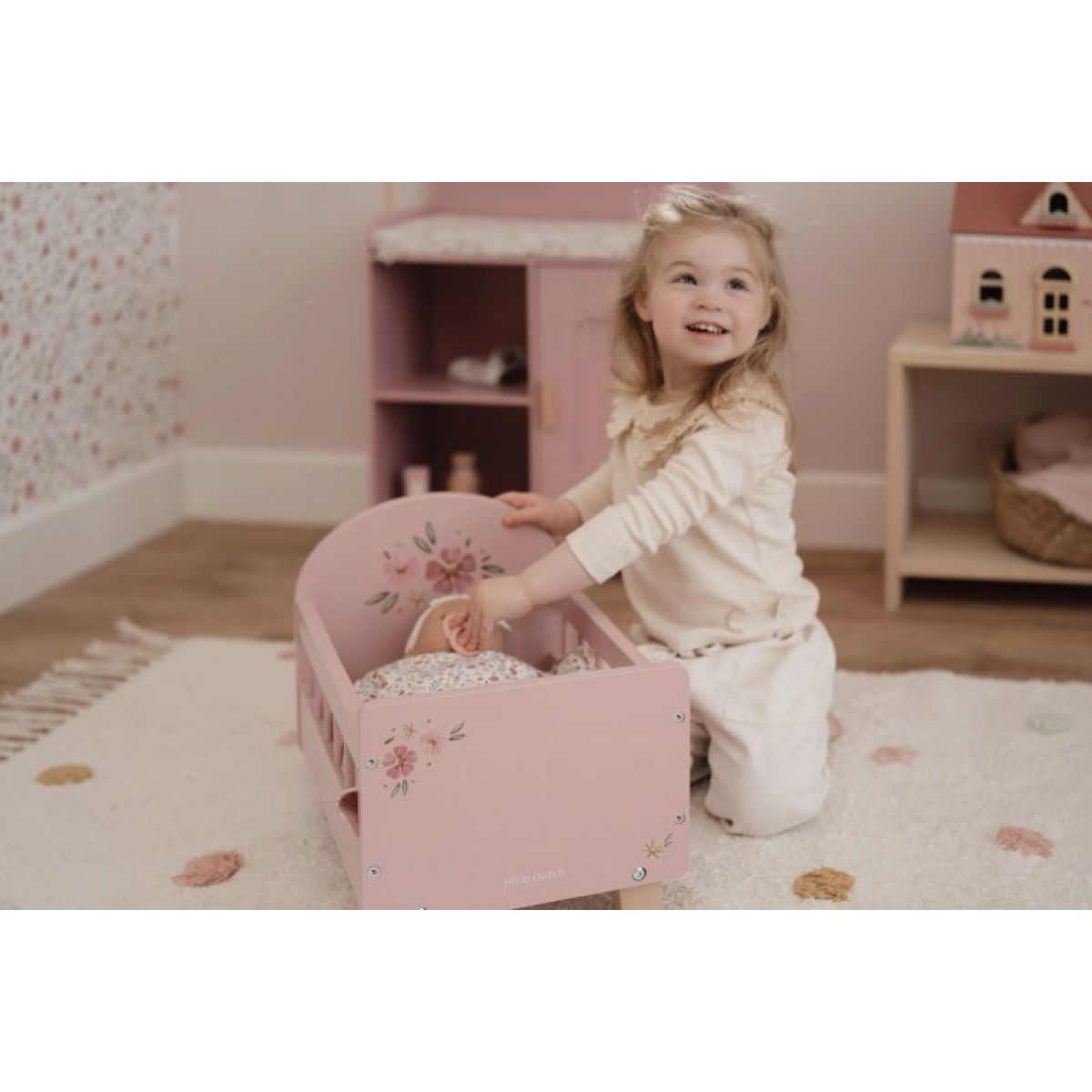 Little Dutch Postýlka pro panenky dřevěná s peřinkou Pink