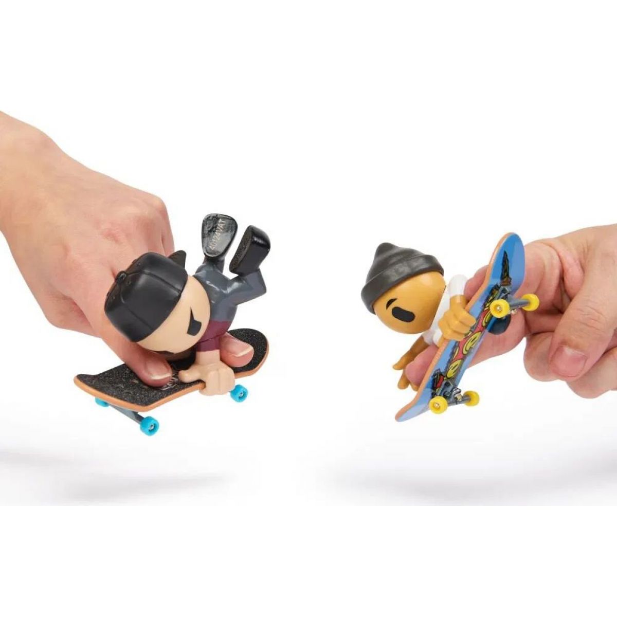 Tech Deck SK8 Crew fingerboard s figurkou Dvojbalení černá čepice a černá kšiltovka