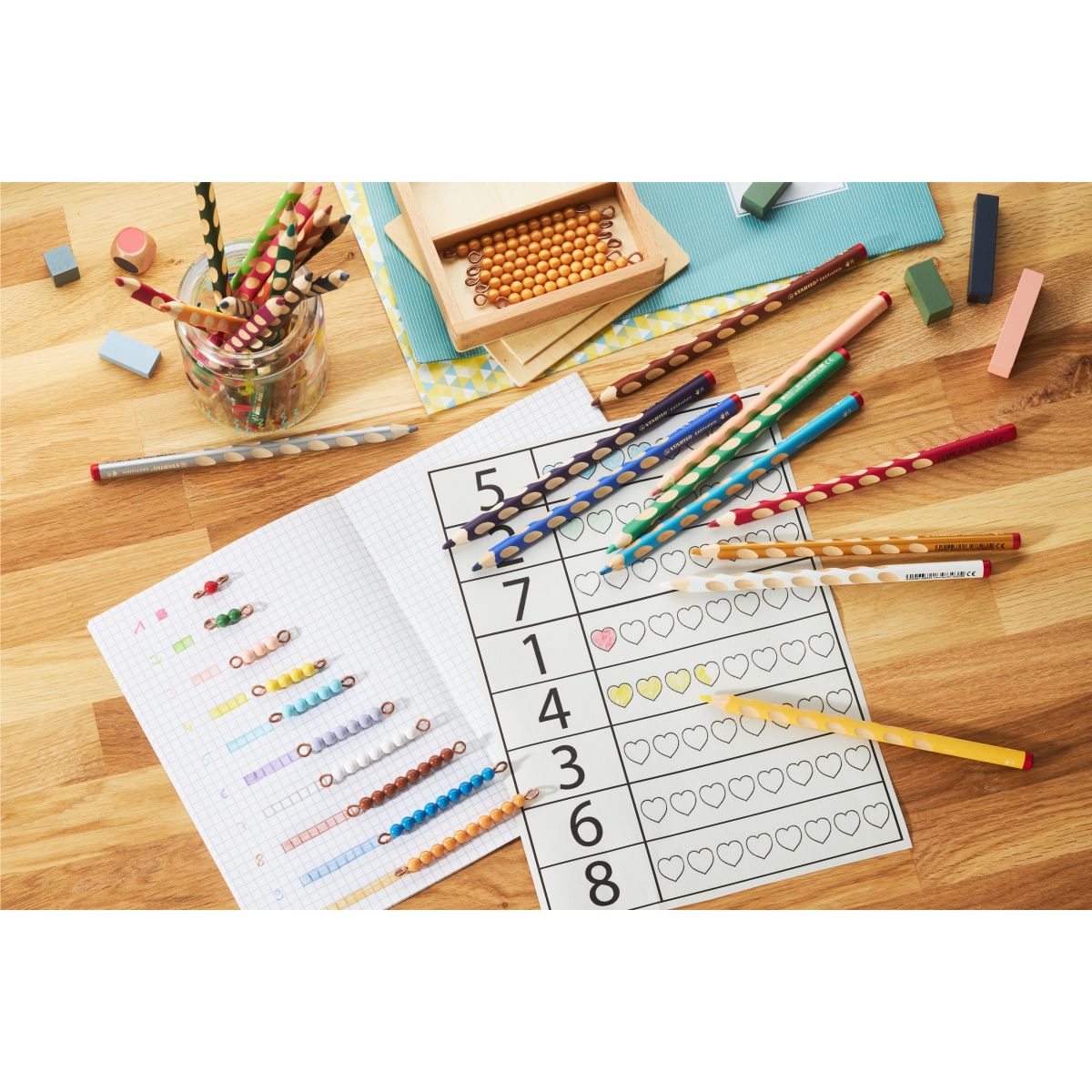 Ergonomické pastelky pro praváky - STABILO EASYcolors sada 12 ks s ořezávátkem