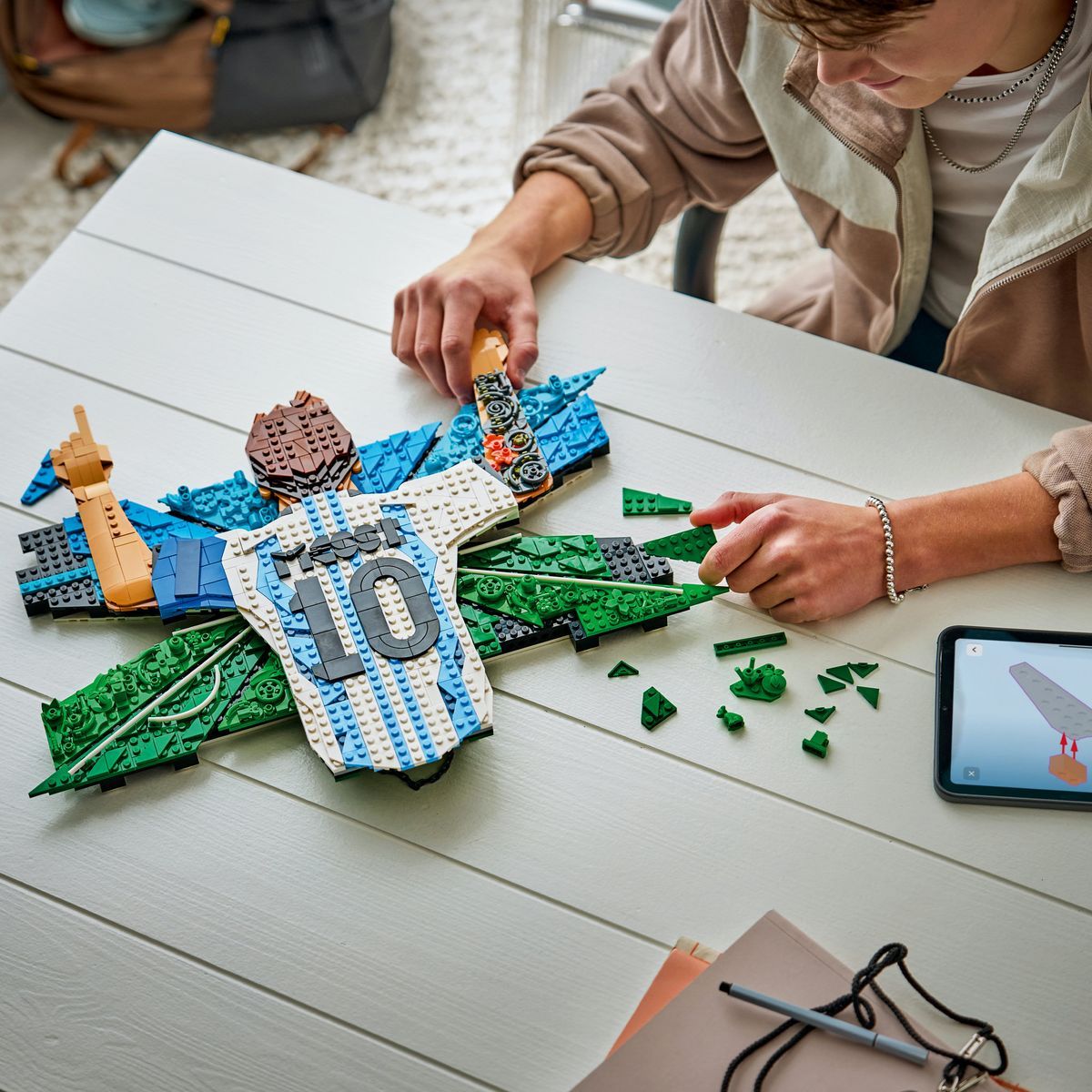 LEGO® Editions 43018 Lionel Messi - Okamžik vítězství