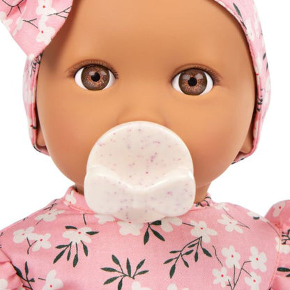 LullaBaby Panenka 35 cm v overalu s čelenkou Floral Pink