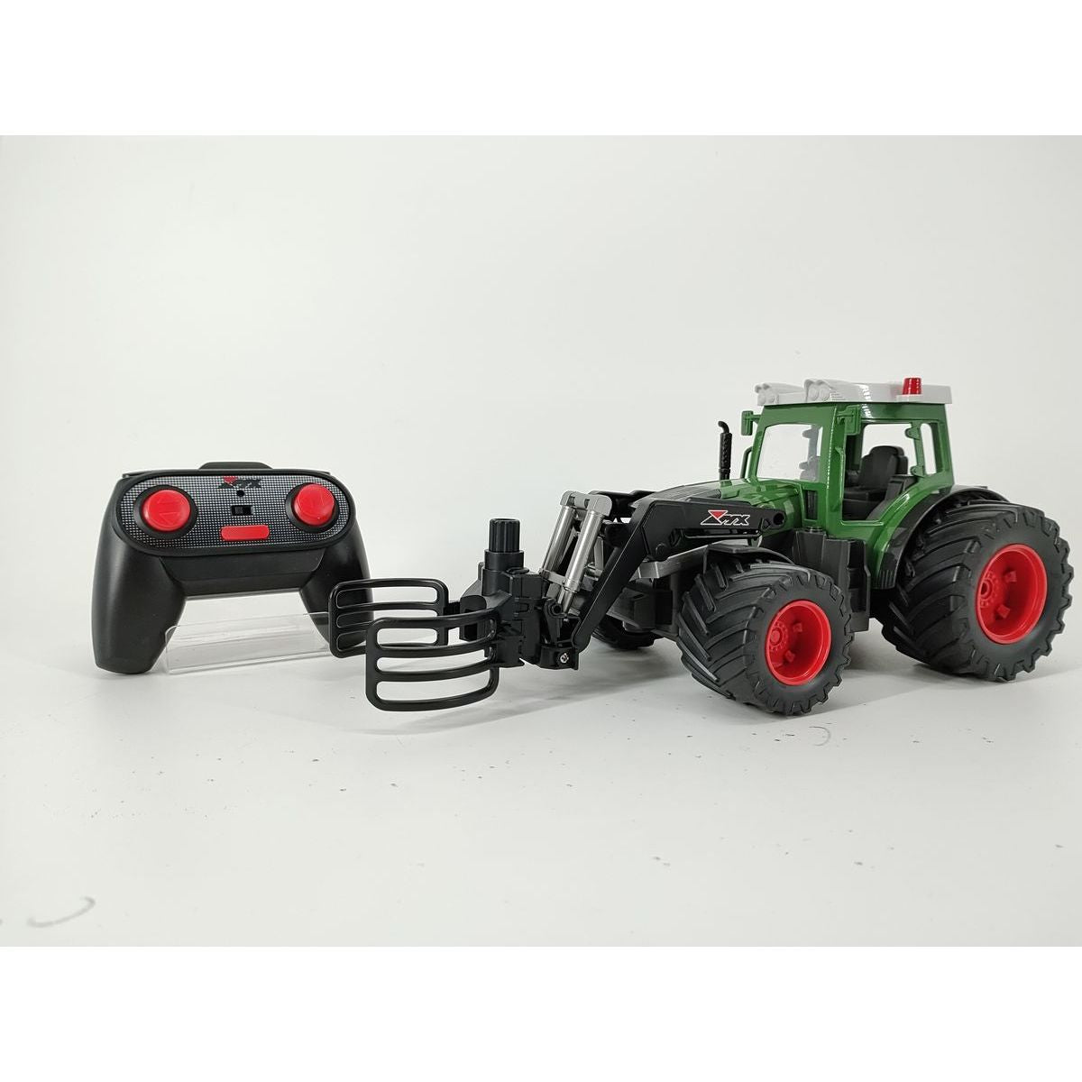 Alltoys RC traktor s kleštěmi na balíky 2.4Ghz